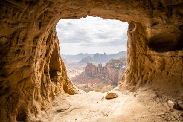 Police Find Secret Cave Where Locals Gather to Seek Help for Love and Fortune