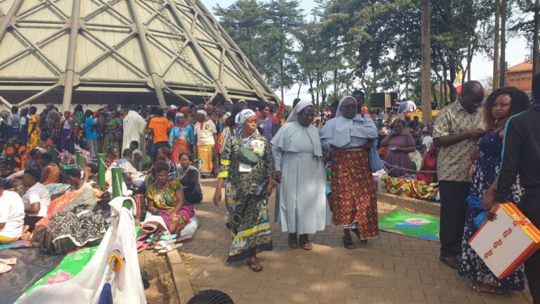 University lecturer caught red handed by wife during surprise encounter at lodging in Lugazi Town