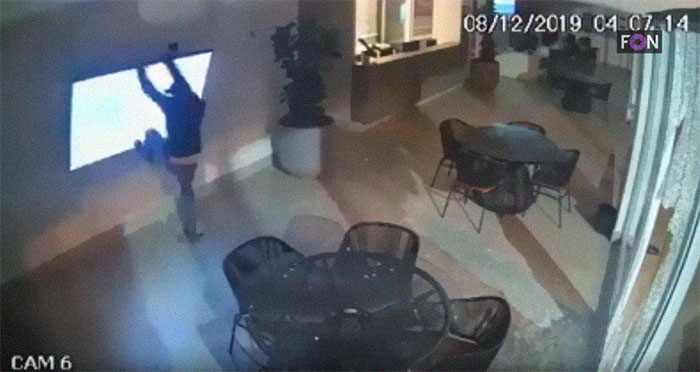 Residents Confused After Thief Returns Stolen Items and Begs for Forgiveness at Dawn