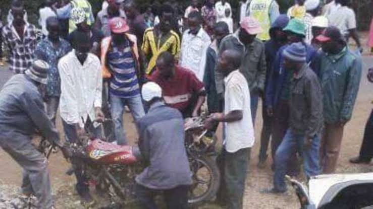 Boda boda thief caught in hilarious chase, villagers cheer loudly!