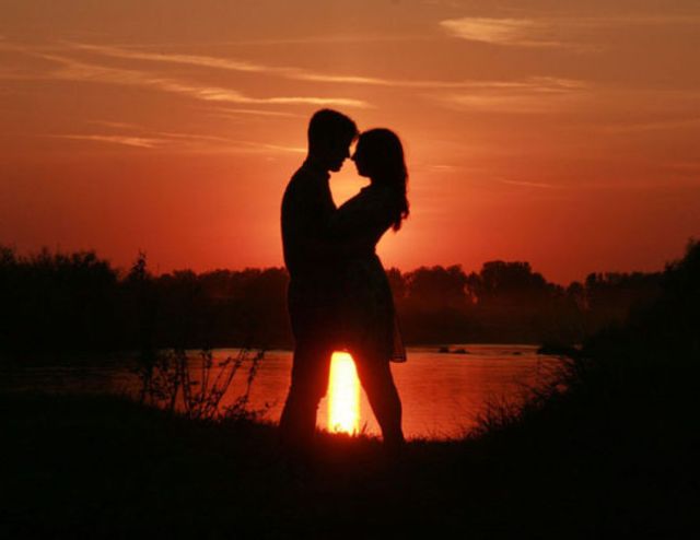 Couple reconciles after dramatic ritual, neighbourhood applauds loudly!