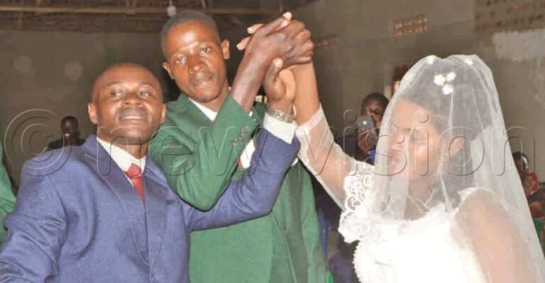 Bride collapses in tears after groom’s hidden second family storms wedding venue but shocking reunion later leaves guests speechless