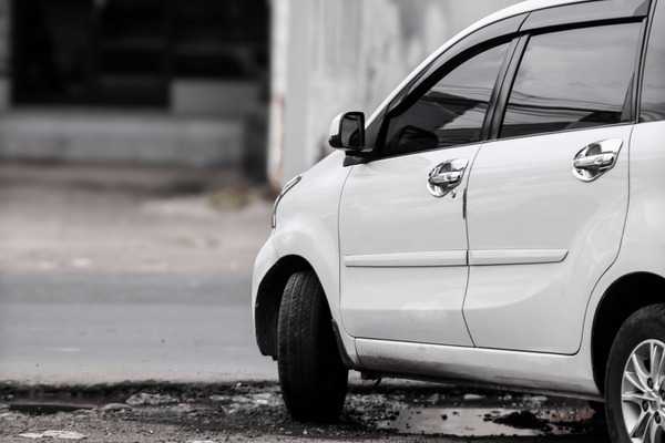 Shock as Businessman’s Car Refuses to Move Until Partner Arrives and Catches Him Cheating