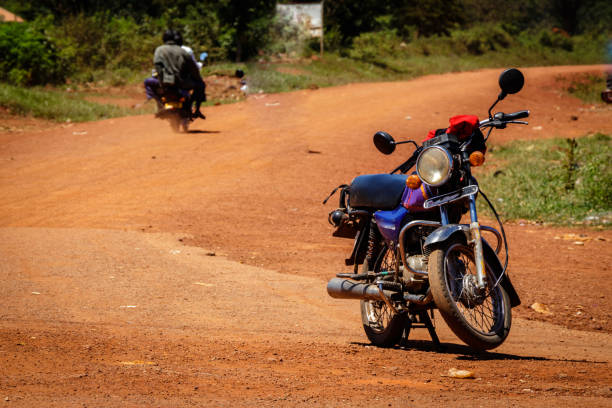 Stolen Motorbike Refuses to Start No Matter What Is Tried as Crowd Gathers Around the Struggling Thief