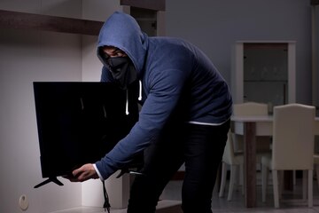 Thief Returns Stolen TV at Night After It Refuses to Work in Every House He Takes It To