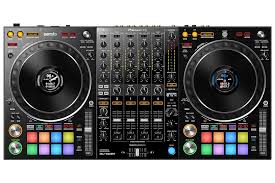 DJ cuts music after spotting wanted man enjoying himself in VIP section