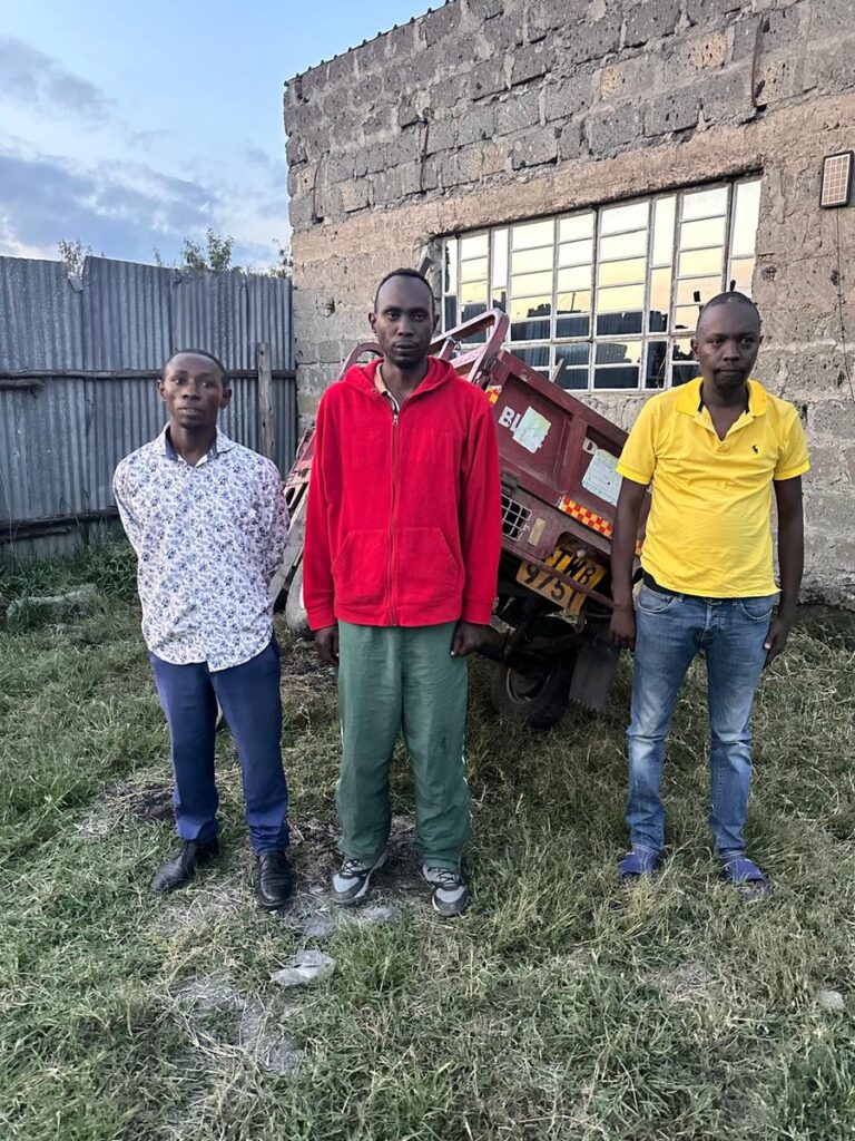 Tuktuk Refuses to Start Moments After Being Stolen, Thieves Caught Talking to Themselves Wickedly in Bizarre Scene